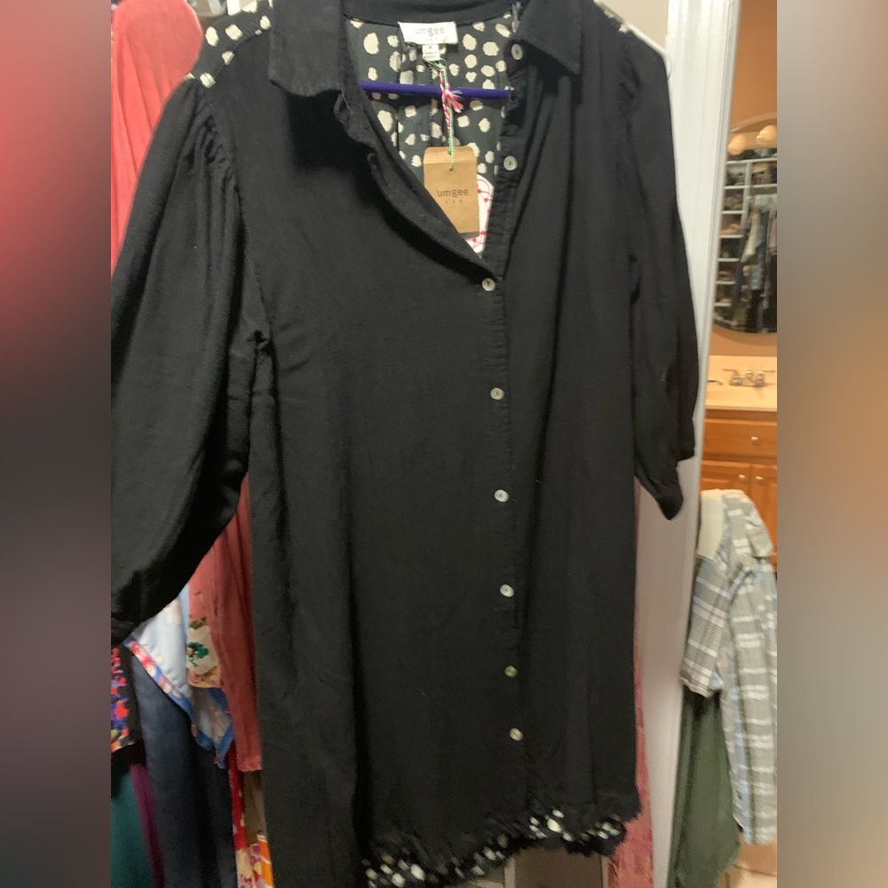 NWT Umgee brand Black button down tunic leopard print on back/fringed hem.
